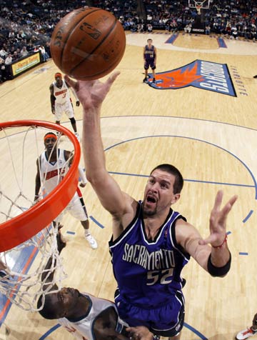 它凸显了中 它凸显了中